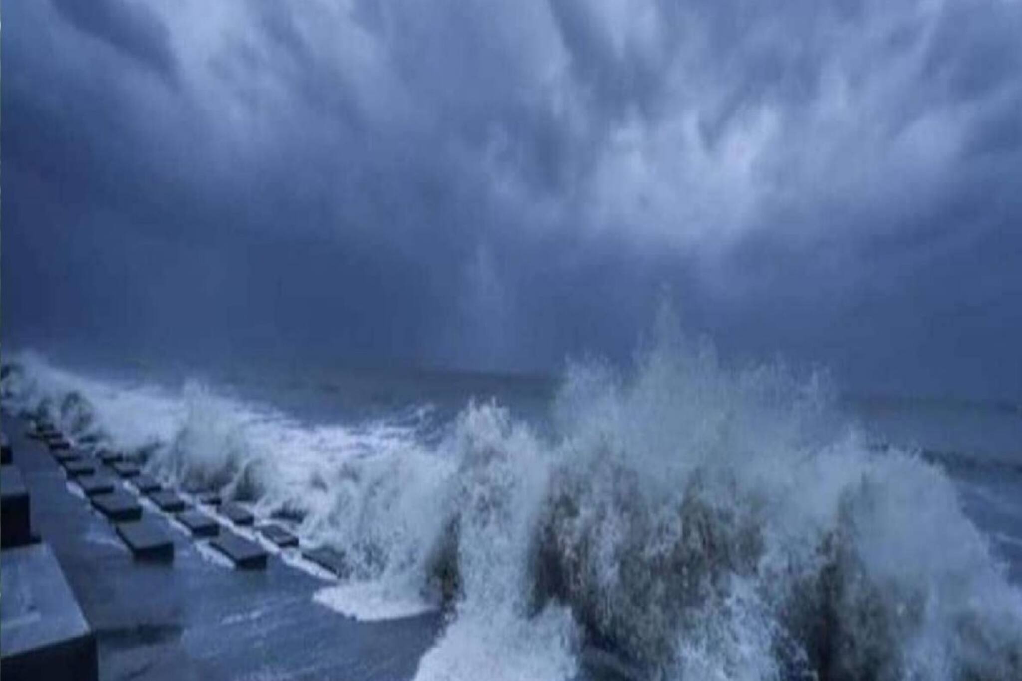 দিঘার সমুদ্রে হঠাৎ করেই টর্নেডোর দেখা! আতঙ্কে ভিড় পর্যটকদের, দেখুন