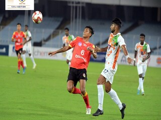 নেভির রক্ষণ ভাঙতে পারল না লাল হলুদ