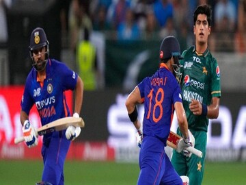 পাকিস্তানের বিরুদ্ধে ৪৯ রানের পার্টনারশিপ তৈরি করেন বিরাট এবং রোহিত