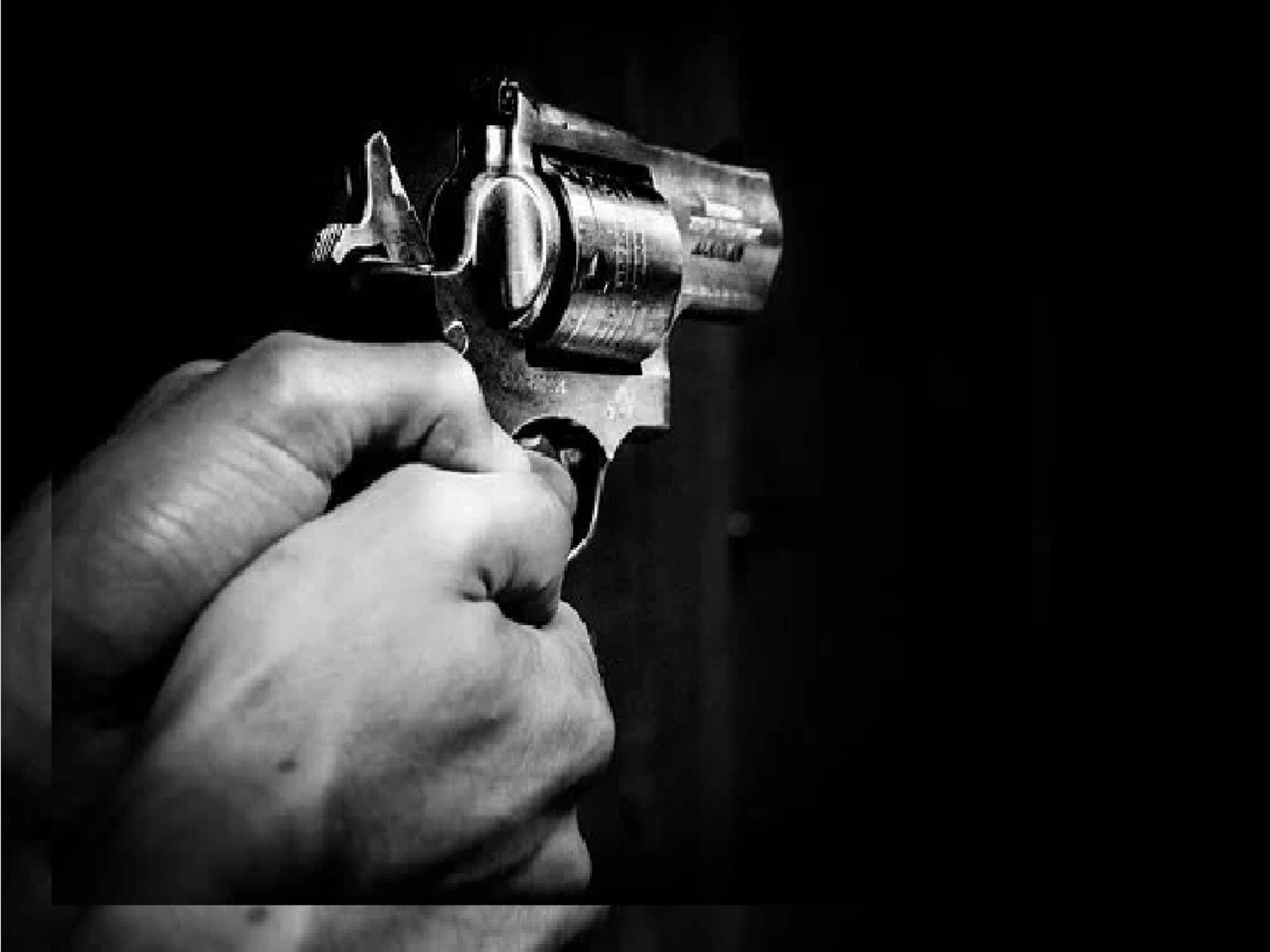 Malda News: রাতে মহিলার ঘরে ঢোকায় চলছিল সালিশি সভা, বিচার শুনেই বন্দুক বার করে গুলি!