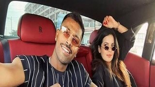 হার্দিক পান্ডিয়ার দরজায় লাইন বিজ্ঞাপন সংস্থাদের হার্দিক পান্ডিয়ার দরজায় লাইন বিজ্ঞাপন সংস্থাদের