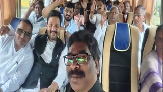 বাসে বিধায়কদের নিয়ে গোপন ডেরার উদ্দেশ্যে রওনা দেওয়ার আগে হেমন্ত সোরেন৷ Photo-ANI