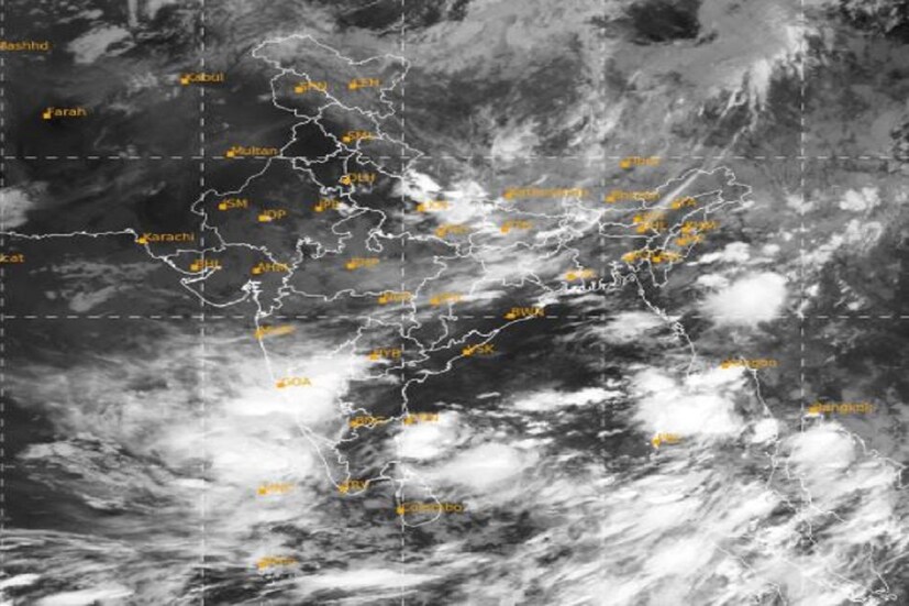এদিকে আইএমডি -র জারি করা ওয়েদার অ্যালার্ট অনুযায়ি দেশের প্রায় ১২ টি রাজ্যে আগামী ৫ অগাস্ট অবধি মাঝারি থেকে ভারী বৃষ্টি হবে৷ বজ্রবিদ্যুৎ সহ বৃষ্টি হবে৷ Photo Courtesy - IMD/ Sattelite Image 