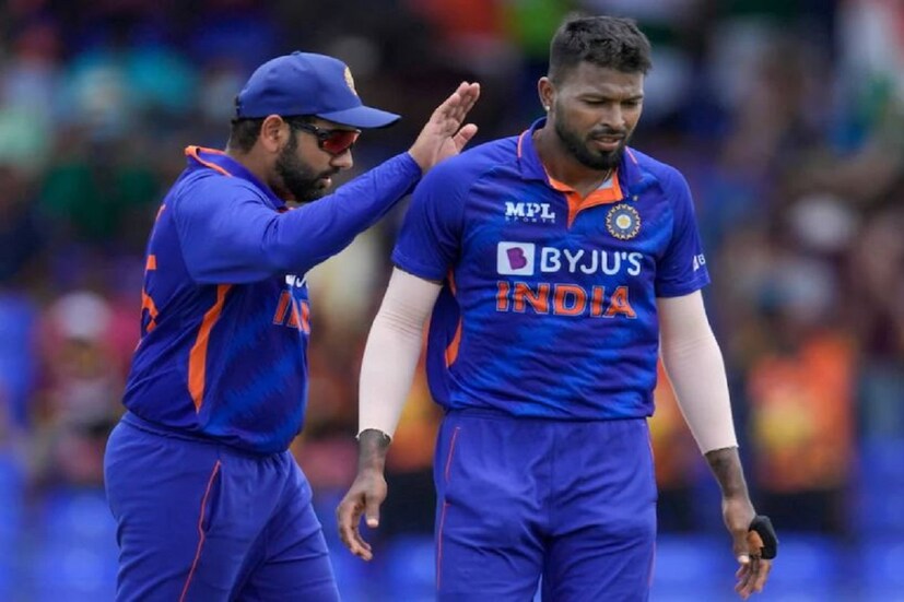 প্রথম এশিয়া কাপ ১৯৮৪ তে সংযুক্ত আরব আমিরশাহিতে আয়োজিত হয়েছিল। সেবার অবশ্য আলাদা করে ফাইনাল হয়নি। লিগ রাউন্ডের পারফরম্যান্সের ওপরেই চ্যাম্পিয়ন হয়েছিল। ভারত, পাকিস্তান ও শ্রীলঙ্কা এখানে খেলেছিল। ভারত পাকিস্তানকে ৫৪ রানে এবং শ্রীলঙ্কাকে ১০ উইকেটে হারিয়েছিল। দুটি ম্যাচেই হেরেছিল পাকিস্তান। (Photo- PTI)