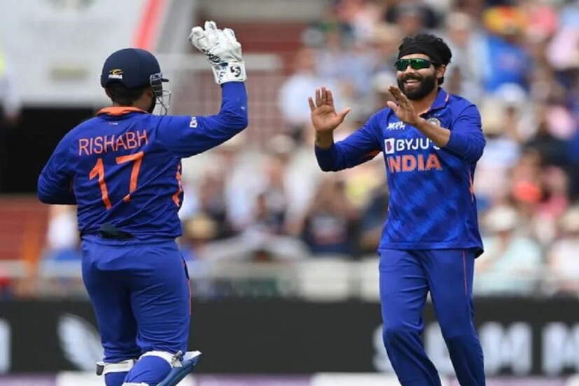 ফাইনাল খেলা হয়েছিল ভারত বনাম শ্রীলঙ্কার। ম্যাচে প্রথমে খেলতে নেমে ৭ উইকেটে ২৩০ রান করে শ্রীলঙ্কা। জবাবে টিম ইন্ডিয়া ৪১.৫ ওভারে২  উইকেট হারিয়েই জয়ের লক্ষ্যে পৌঁছে যায়৷  নভজ্যোত সিং সিধু ৮৪ রানে অপরাজিত ছিলেন এবং অধিনায়ক মহম্মদ আজহারউদ্দিন ৯০ রান করেছিলেন। (Photo Courtesy- Instagram)