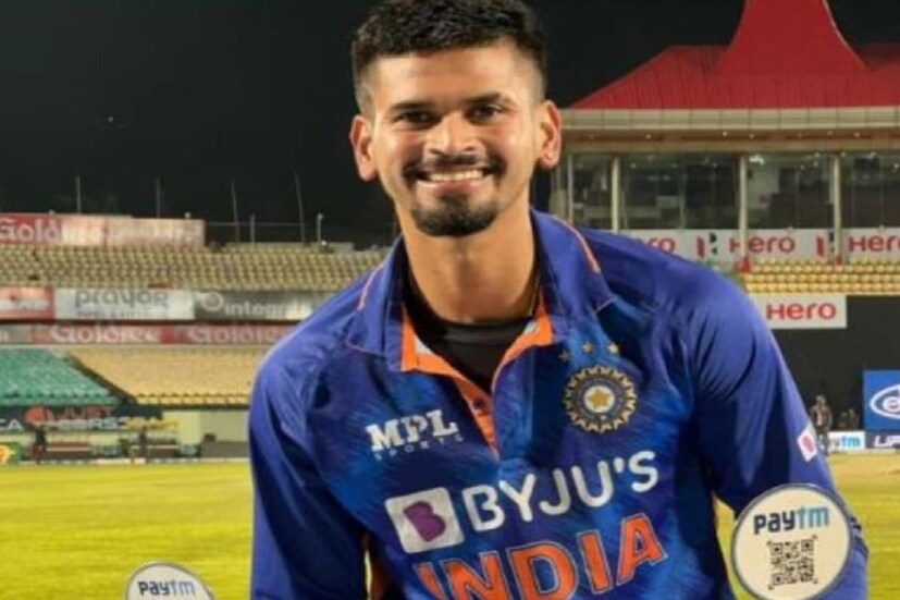 টিম ইন্ডিয়ার ২৭ বছরের ক্রিকেটার শ্রেয়স আইয়ার এশিয়া কাপের জন্য নির্বাচিত হননি৷ তাঁকে এশিয়া কাপের জন্য স্ট্যান্ডবাই দলে রাখা হয়েছে৷ এমন মনে করা হচ্ছে টি টোয়েন্টি বিশ্বকাপের জন্য তাঁকে নির্বাচকরা বিশেষ গুরুত্ব দিচ্ছেন না৷ (Instagram)
