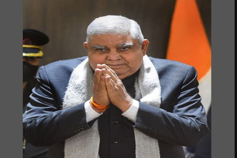 জগদীপ ধনখড় ১৯৫১ সালে ঝুনঝুন জেলার কিঠান গ্রামে জন্মেছেন৷ ধনখড় রাজস্থান, রাজনীতি সবকিছুর আগে রাখেন নিজের ওকালতিকে৷ ১৯৭৯ সালে তিনি ওকালতিতে কেরিয়ার শুরু করেন৷ প্রথমে জুনিয়র ছিলেন৷ বর্তমানে রাজস্থানের হাইকোর্টে এডিশ্রল সলিসিটর জেনারেল আরডি রাস্তোগিকে ধনখড়কে নিজের গুরু মানেন৷ রাস্তোগী বলেন জগদীপ ধনখড়ের ওকালতি নিয়ে একেবারে গভীর টান ছিল৷ তিনি ফৌজদারী মামলা ও ইন্টারন্যাশানাল আরবিট্রেশনের মামলায় মাস্টার ছিলেন৷  Photo- File 