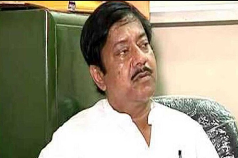 ২০১১ সালে হাবরার বিধায়ক হওয়ার সময়ে জ্যোতিপ্রিয় মল্লিকের মোট সম্পত্তি ছিল ৮০ লক্ষ ২৬ হাজার ৪৪৪ টাকার। দেনা ছিল ৩ লক্ষ ৬ হাজার ৩৬৩ টাকা। পাঁচ বছর পরে ২০১৬ সালে রাজ্যের মন্ত্রী জ্যোতিপ্রিয় যে হলফনামা জমা দেন তাতে জানান, মোট সম্পত্তি ১ কোটি ৫১ লক্ষ ৩ হাজার ৮৭ টাকা। রাজ্যের বন মন্ত্রী জ্যোতিপ্রিয় মল্লিক জানিয়েছেন, ২০১৬ সালে নির্বাচনের সময় হিসাব জমা দেওয়া হয়েছে। আদালত সেটা দেখুক। তবে দলের সঙ্গে এই বিষয়ে কথা বলব। দল দেখবে সবটাই। কোথায় প্রতিহিংসার রাজনীতি চলছে দল সেটা দেখবে। তবে আইনের প্রতি শ্রদ্ধাশীল। দল সবটা তাই দেখবে।