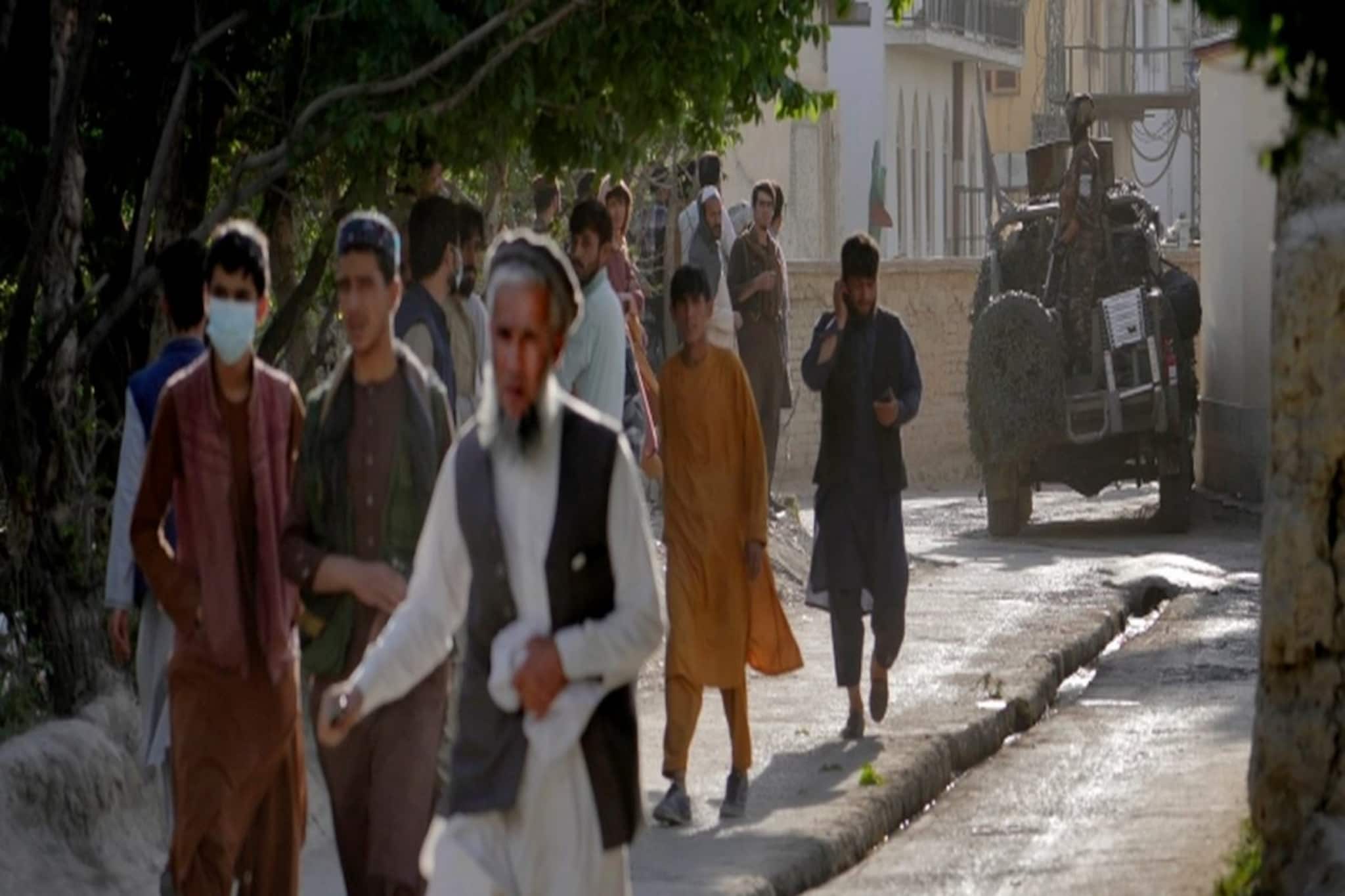 নামাজ চলাকালীন কাবুলের মসজিদে ভয়াবহ বিস্ফোরণ! বহু জনের প্রাণহাণির আশঙ্কা