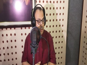 পুজোর আগে নতুন গান রেকর্ড করলেন তৃণমূল নেতা কুণাল। 