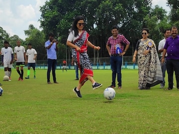Mahua Moitra Khela Hobe