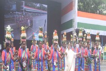 আদিবাসী নৃত্যে পা মেলালেন, রেড রোডে অন্য ভূমিকায় মমতা, দেখুন ভিডিও আদিবাসী নৃত্যে পা মেলালেন, রেড রোডে অন্য ভূমিকায় মমতা, দেখুন ভিডিও
