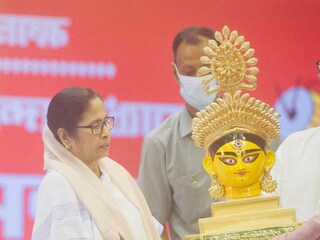 নেতাজি ইন্ডোরে বৈঠকে মমতা