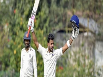 রাহানের পশ্চিমাঞ্চলের বিরুদ্ধে পূর্বাঞ্চলের অধিনায়ক মনোজ