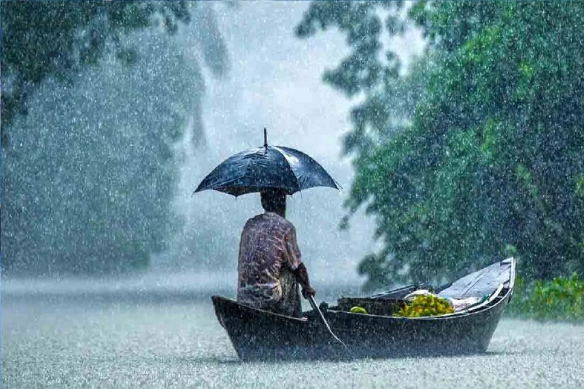 *আগামী ২৪ ঘণ্টায় কিছুটা বাড়বে তাপমাত্রা। বাতাসে জলীয় বাষ্প বেশি থাকায় অস্বস্তি কিছুটা বাড়তে থাকবে। আগামীকালও আর্দ্রতা জনিত অস্বস্তি থাকবে।  প্রতীকী ছবি। 