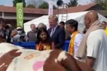 জন্মাষ্টমীর পর এ বার লন্ডনে ‘গৌ পূজা’ করলেন নারায়ণ-জামাতা ঋষি সুনক