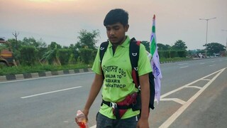 গত সপ্তাহেই হাঁটা শুরু করে দিয়েছিলেন মালদহ থেকে কলকাতার উদ্দেশে