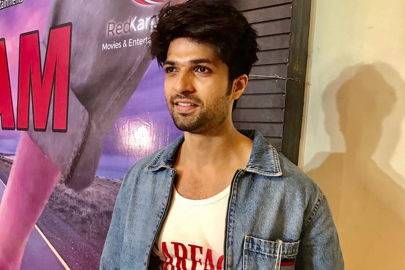 তাঁর কথায়, &quot;আমি যে হেতু কলকাতার ছেলে, তাই বলিউডের অফার আসা সত্ত্বেও বাংলা ছবির মধ্যে দিয়েই আমার অ্যাক্টিং কেরিয়ার শুরু করতে চাইছিলাম।'' 