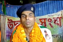 সেনা বাহিনী থেকে অবসরের পর বীরভূমে বাড়ি ফিরে বিশেষ সম্মান গৌতমকে সেনা বাহিনী থেকে অবসরের পর বীরভূমে বাড়ি ফিরে বিশেষ সম্মান গৌতমকে
