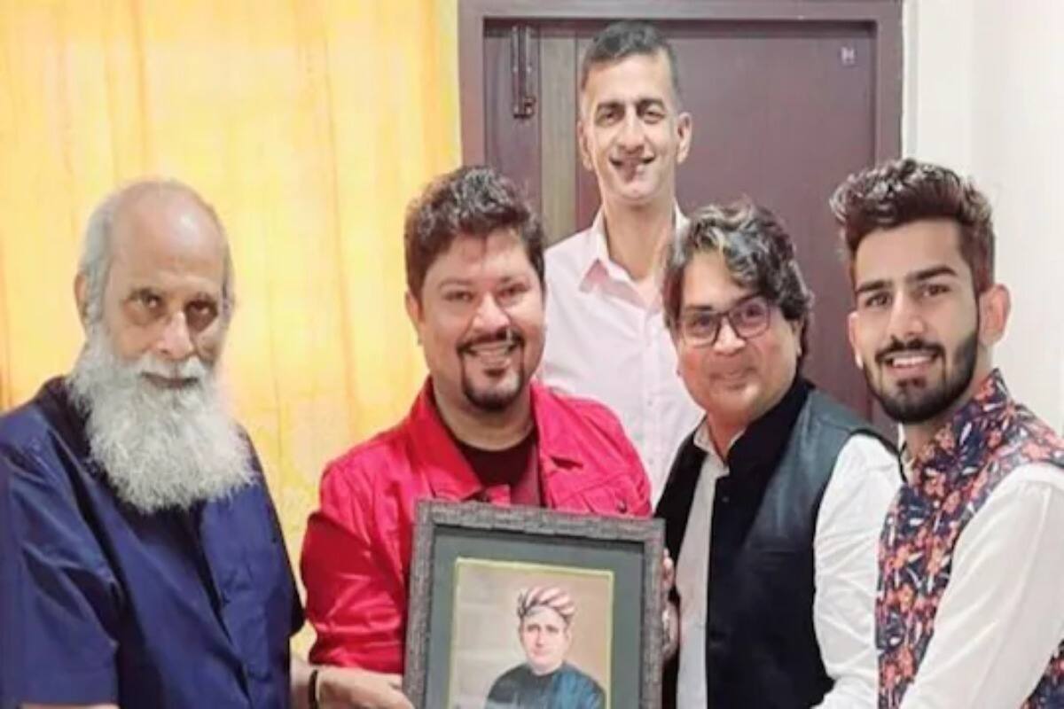 কে ভি বিজয়েন্দ্র প্রসাদ, রাম কমল মুখোপাধ্যায়, সুজয় কুট্টি, শৈলেন্দ্র কুমার, সূর্য শর্মা (বাঁ দিক থেকে)