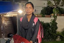 সকালে ছাত্রী, রাতে লোকের বাড়িতে খাবার ডেলিভারি, নজর কাড়লেন পাকিস্তানি তরুণী