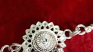 গত কয়েক বছরের মতো এ বারও গুজরাতের সুরাতে বিক্রি হচ্ছে হিরের রাখী