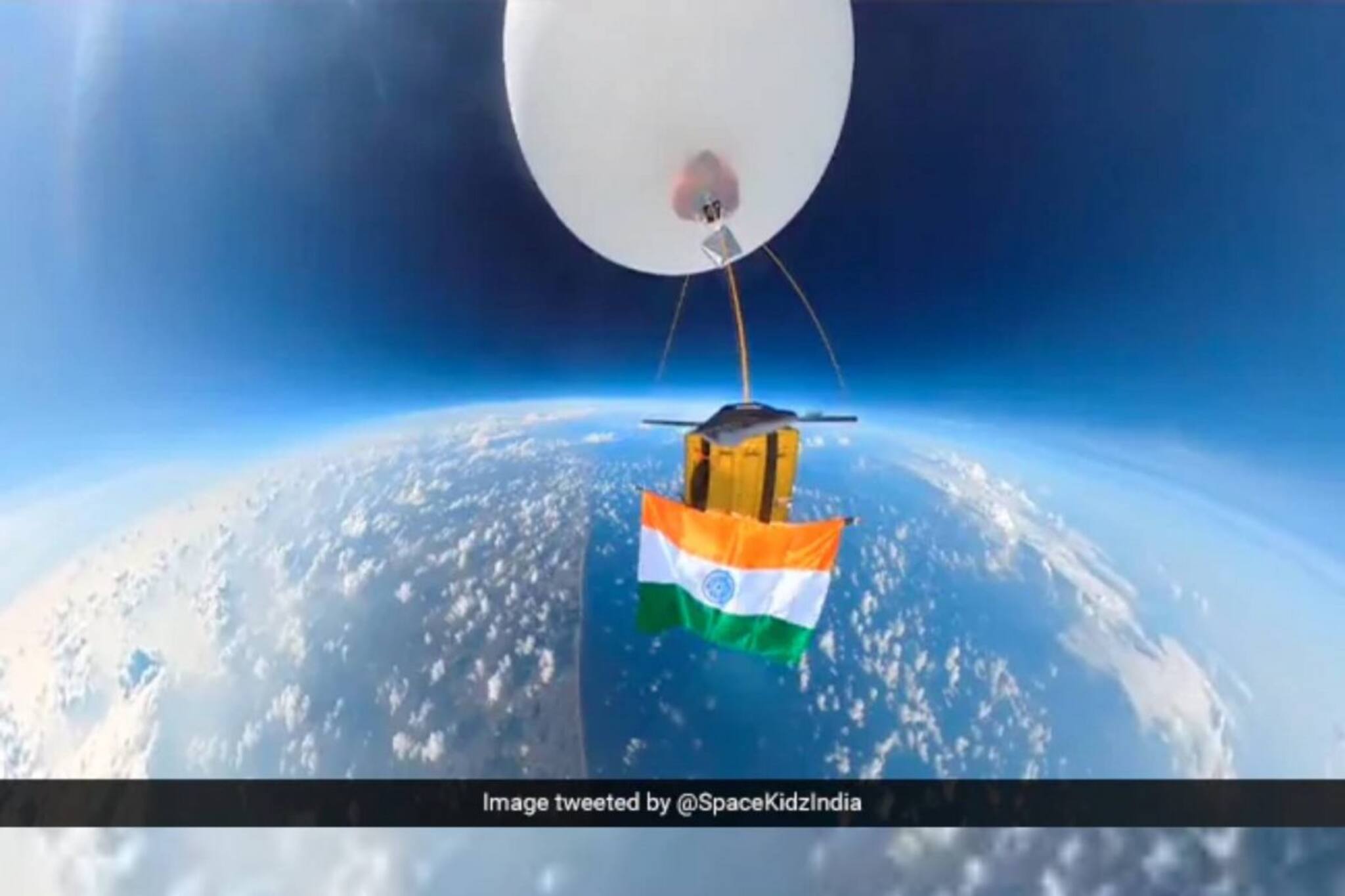 মহাকাশের মহাশূন্যে উড়ল ভারতের জাতীয় পতাকা, দেখুন ভাইরাল ভিডিও