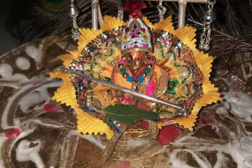 মহারাষ্ট্রে এই উৎসবের অন্যতম অঙ্গ দই হান্ডি৷ বৃন্দাবন, মথুরায় বিভিন্ন মন্দির ও পুণ্যতীর্থে ভেঙে পড়ে ভক্ত ও পুণ্যার্থীদের ভিড়৷