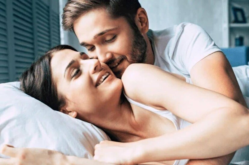 নিয়মিত যৌন জীবন শরীরে পর্যাপ্ত অ্যান্টিবডি তৈরি করতে সাহায্য করে। গবেষণায় দেখা গিয়েছে যাঁরা নিয়মিত শরীরী সম্পর্কে লিপ্ত হন, তাঁরা অপেক্ষাকৃত কম অসুস্থ হন ।