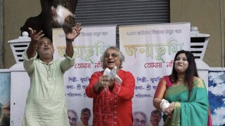 খাঁচায় বন্দি পাখিদের মুক্তি দিয়ে সেই গানের আনুষ্ঠানিক প্রকাশ করা হল