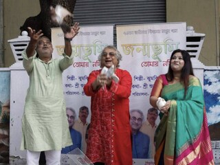 খাঁচায় বন্দি পাখিদের মুক্তি দিয়ে সেই গানের আনুষ্ঠানিক প্রকাশ করা হল