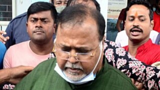 সেলের মধ্যেই নিজেকে নিজের মতো রাখলেন বলে সূত্রের খবর