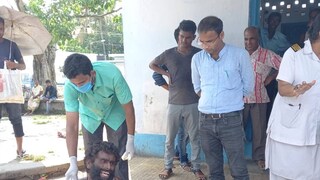 কাটোয়া মহকুমা হাসপাতালের স্বাস্থ্যকর্মীদের মানবিক মুখ দেখল শহরবাসী