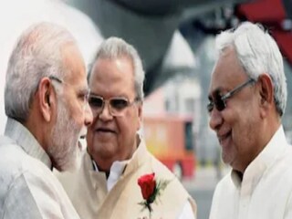 এই ছবি এখন অতীত, মোদি- শাহদের উপরে আস্থা হারিয়েছেন নীতীশ৷ 