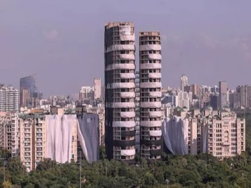 জোড়া বহুতল ভেঙে ফেলার প্রস্তুতি শেষ৷ Photo-PTI