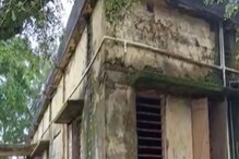 হাসপাতাল যেন মৃত্যুপুরী! জীবনের ঝুঁকি নিয়ে চিকিৎসকেরা, যে কোনও সময় ঘটবে অঘটন হাসপাতাল যেন মৃত্যুপুরী! জীবনের ঝুঁকি নিয়ে চিকিৎসকেরা, যে কোনও সময় ঘটবে অঘটন