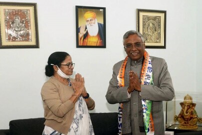 পবন কুমার বর্মা ও মমতা বন্দ্যোপাধ্যায়
