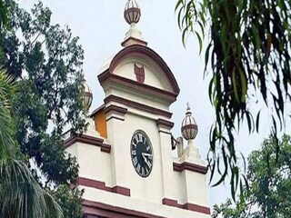 Poster cotroversy Presidency campus is split over outer issue