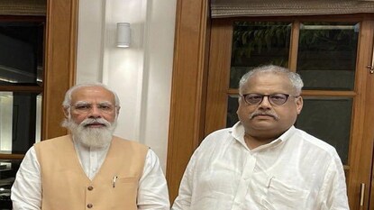 Rakesh Jhunjhunwala with PM Modi Rakesh Jhunjhunwala with PM Modi