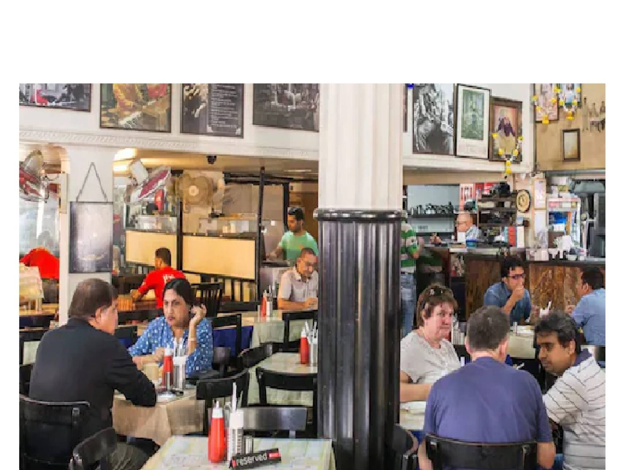 হোটেল-রেস্তোরাঁয় খেতে গেলে কি ফের পরিষেবা চার্জ দিতে হচ্ছে? আদালতের নিয়মটা জানুন হোটেল-রেস্তোরাঁয় খেতে গেলে কি ফের পরিষেবা চার্জ দিতে হচ্ছে? আদালতের নিয়মটা জানুন