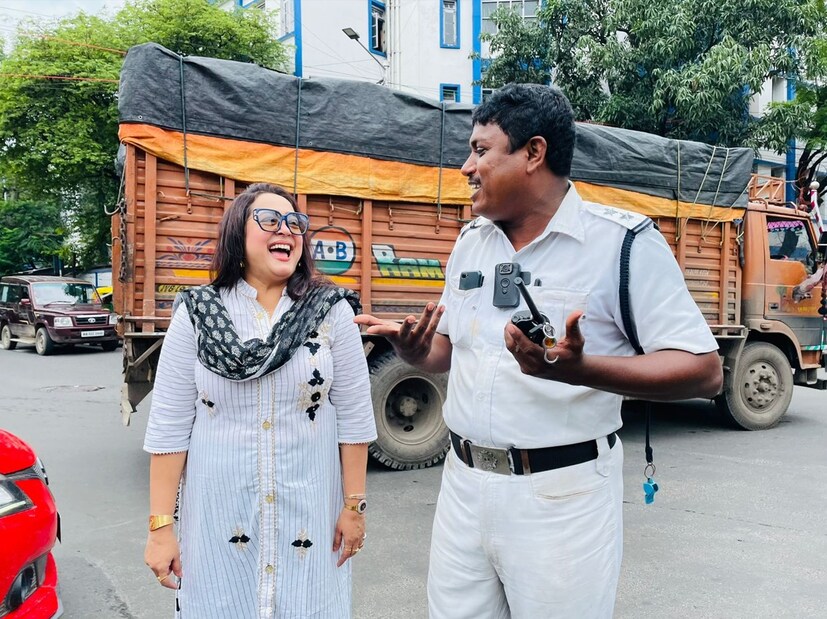 অপরাজিতার কথায়, কলকাতা &quot;পুলিশ কে নিয়ে খুব গর্ব হয়। ওনাদের কাজ, পরিশ্রম, নিষ্ঠা নিয়ে ভালো লাগে। আজ এই প্রোমোশনে এসে বুঝতে পারছি ওনারা কতটা কোওপারেটিভ। অনেকে পুলিশকে খারাপ কথা বলে, তবে এক দুজনের জন্য সবাইকে খারাপ বলা খুব খারাপ। খুব ভাল লাগছে আজ যাদবপুর থানাতে এসে।&quot;