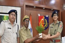 সংসার সামলাতে হোমগার্ডের চাকরি! ৫৯ বছর বয়সে মাধ্যমিক পাশ করে অবাক করলেন ব্যক্তি! সংসার সামলাতে হোমগার্ডের চাকরি! ৫৯ বছর বয়সে মাধ্যমিক পাশ করে অবাক করলেন ব্যক্তি!