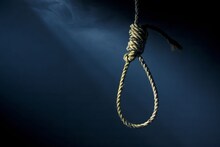 বাবা মাকে কাটারি দিয়ে কুপিয়ে খুন! নয় বছর পর ফাঁসির সাজা হল ছেলের!
