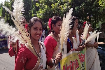 ঢাকে