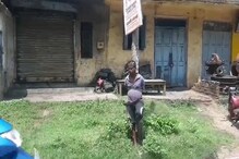 সাইকেল চুরির অপরাধে শাস্তি, ছেলেকে ল্যাম্পপোস্টে বেঁধে মাথার চুল কামালেন বাবা! সাইকেল চুরির অপরাধে শাস্তি, ছেলেকে ল্যাম্পপোস্টে বেঁধে মাথার চুল কামালেন বাবা!