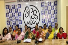 টার্গেট মহিলা ভোট, রাখির দিনে রাস্তায় নামার প্রস্তুতি মহিলা তৃণমূলের টার্গেট মহিলা ভোট, রাখির দিনে রাস্তায় নামার প্রস্তুতি মহিলা তৃণমূলের
