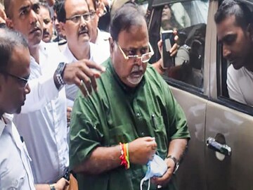 পার্থ ইস্যুতে এবার বিস্ফোরক তাপস রায়