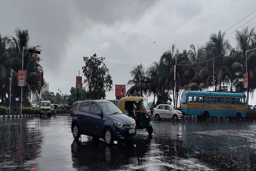 *উত্তরবঙ্গে সপ্তাহান্তে ভারী বৃষ্টির সম্ভাবনা। শনি ও রবিবার ভারী বৃষ্টি হতে পারে দার্জিলিং, কালিম্পং এবং জলপাইগুড়িতে।  প্রতীকী ছবি। 