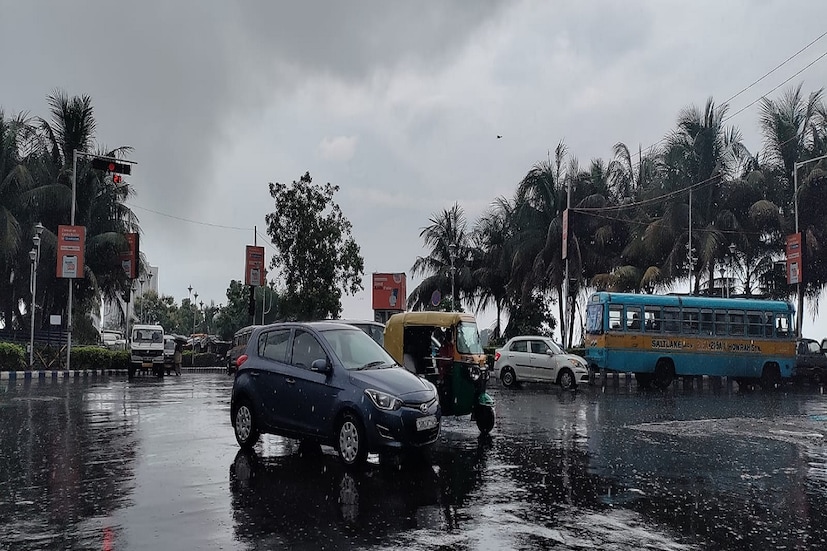 *মঙ্গলবার থেকে বৃহস্পতিবার ভারী বৃষ্টির সম্ভাবনা দক্ষিণবঙ্গে। উত্তর-পশ্চিম ও পশ্চিম মধ্য বঙ্গোপসাগর এলাকার ঘূর্ণাবর্ত নিম্নচাপে পরিণত হবে। রবিবার এই ঘূর্ণাবর্ত নিম্নচাপে পরিবর্তন হতে পারে। প্রতীকী ছবি।  