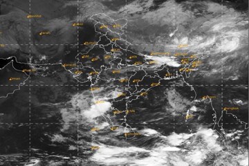 প্যাচপ্যাচে জঘন্য গরমে হাঁসফাঁস, উত্তরে ব্যাপক বর্ষণ, রইল ওয়েদার আপডেট